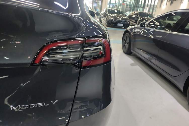 Used Tesla Model Y 2022 Long-Range All-Wheel-Drive Version
