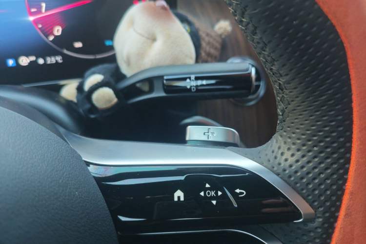 Used Mercedes-Benz GLC 2024 Refreshed GLC 300 L 4MATIC Dynamic Version 5 Seats Gear Lever