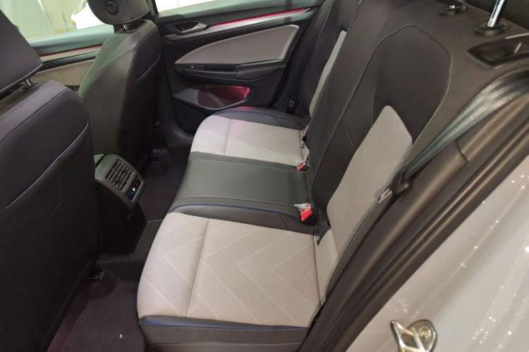 Used Volkswagen Golf 2025 Facelift 300TSI R-Line Left Rear Seat
