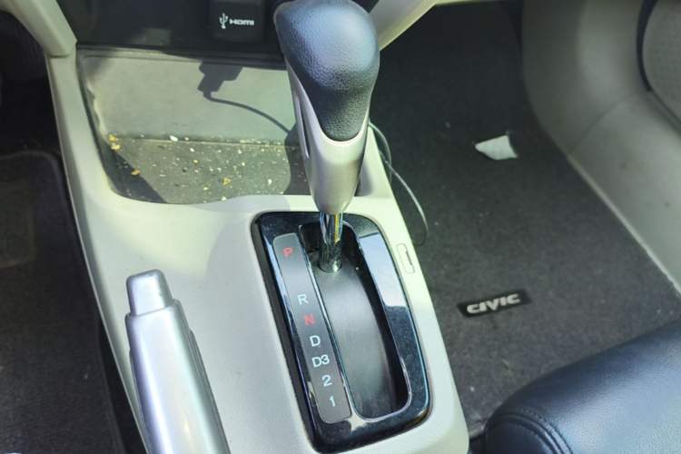 Used Honda Civic 2014 1.8L automatic comfort version
