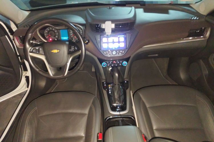 Used Chevrolet Malibu 2016 2.0L Automatic Luxury Edition Center Console