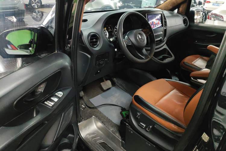 Used Mercedes-Benz Vito 2018 2.0T Elite Version 7 Seats China V Emission Standard