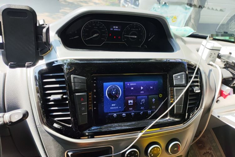 Used SAIC MAXUS Xintu V80 2021 2.0T Manual Classic Aoyuntong Short Wheelbase Mid-Roof 5/6-Seater