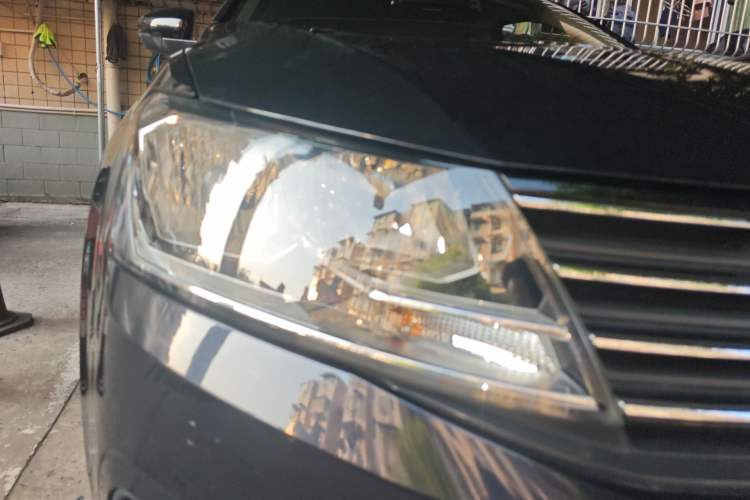 Used Volkswagen Lavida 2017 1.6L Automatic Comfort Edition Right Front Headlight