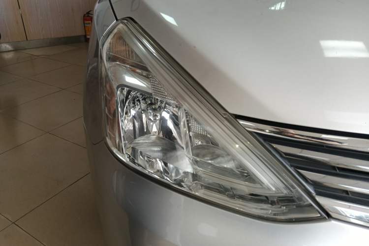 Used Nissan Livina 2015 1.6XE CVT Comfort Edition Right Front Headlight