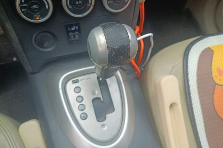 Used Nissan Qashqai 2011 2.0 XV Lea CVT 2WD Gear Lever
