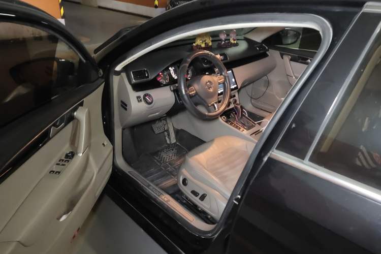 Used Volkswagen Magotan 2015 Facelift 1.8TSI Luxury Model Driver Seat