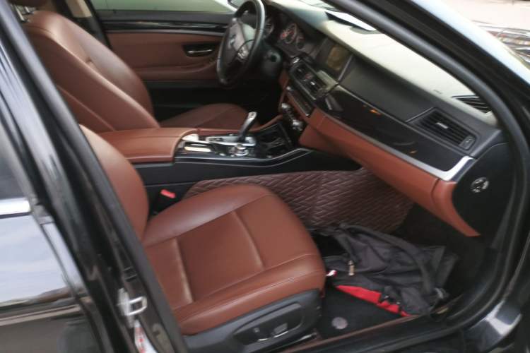 Used BMW 5 Series 2014 520Li Elegant Model
