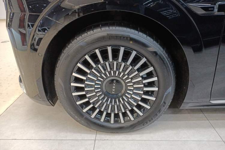 Used Zeekr 009 2024 7-Seater Walk-Through Version Four-Wheel Drive 108 kWh