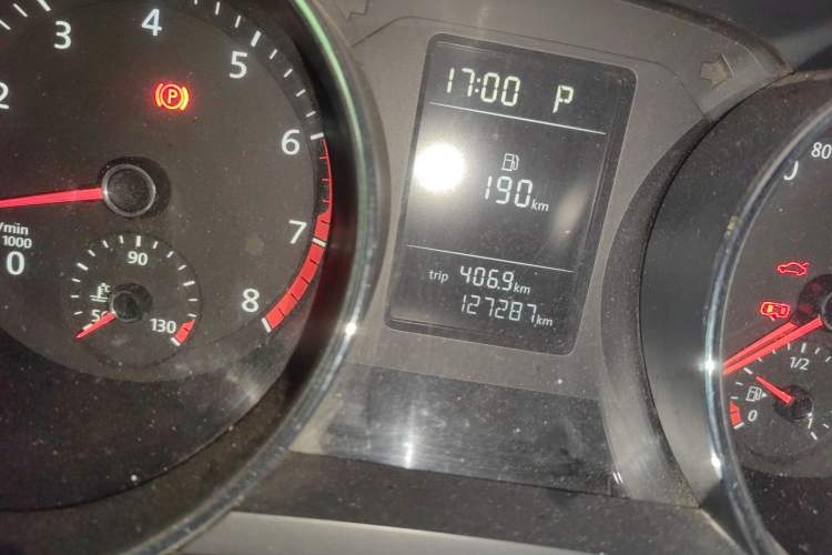 Used Volkswagen Sagitar 2015 230TSI Automatic Comfort Version Odometer Close Up