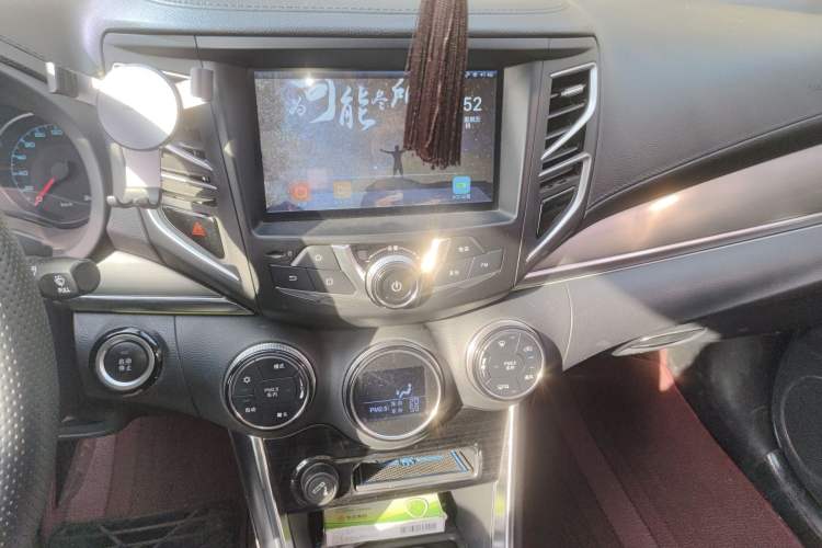 Used BYD Song New Energy 2017 Song DM 1.5TID All-Wheel Drive Prestige Model Audio And AC Panel