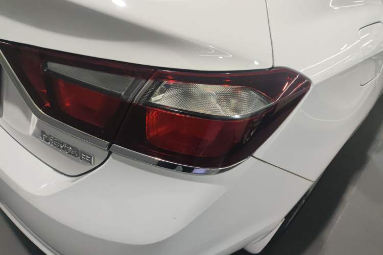 Used Chevrolet Cruze 2016 1.5L Automatic Stylish Sunroof Version Right Rear Taillight