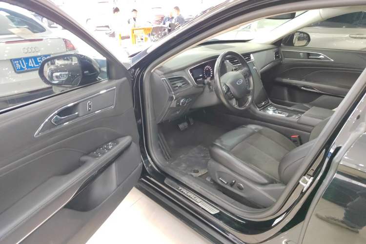 Used Ford Taurus 2019 EcoBoost 245 Comfort Edition Driver Seat