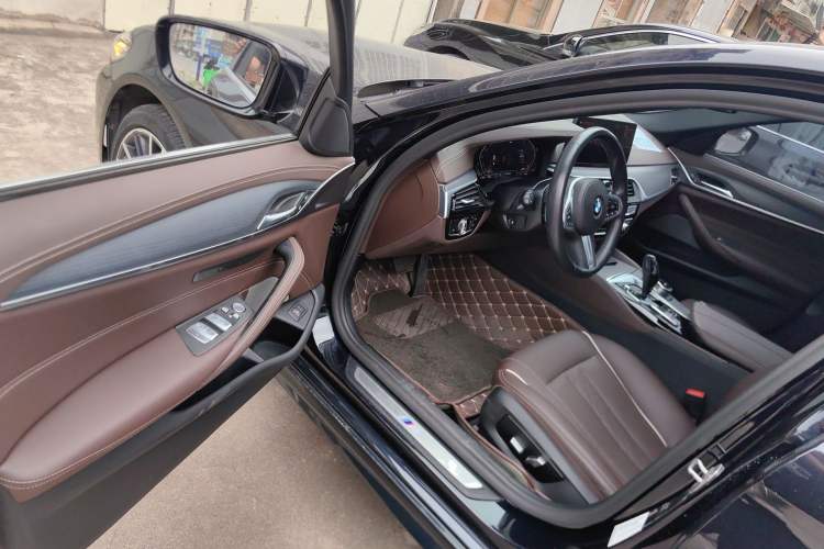 Used BMW 5 Series 2021 Facelifted 530Li Leading Edition M Sport Package Driver Seat