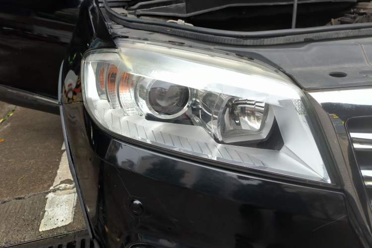 Used Haval H6 2015 Sport Edition 1.5T Automatic Two-Wheel Drive Luxury Model Right Front Headlight