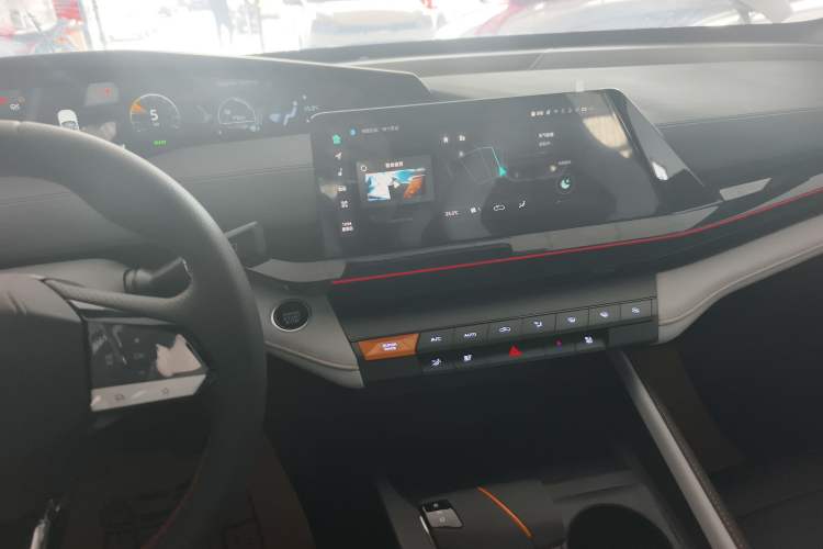 Used Changan UNI-V iDD 2024 Blue Whale Smart Electric iDD 136km Luxury Model