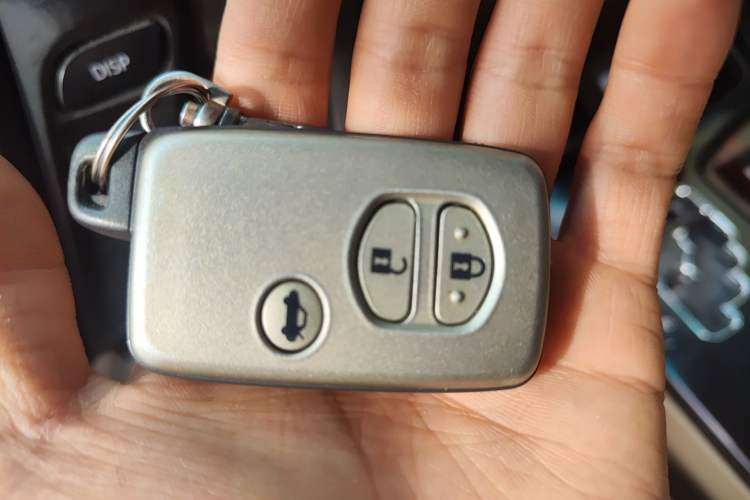 Used Toyota Crown 2010 2.5L Royal Leather Sunroof Edition
