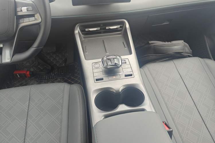 Used BYD Qin PLUS 2025 DM-i Smart Drive 55KM Leading Model Gear Lever