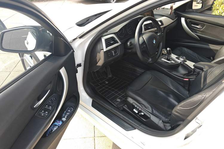 Used BMW 3 Series 2016 320i Fashion Model
