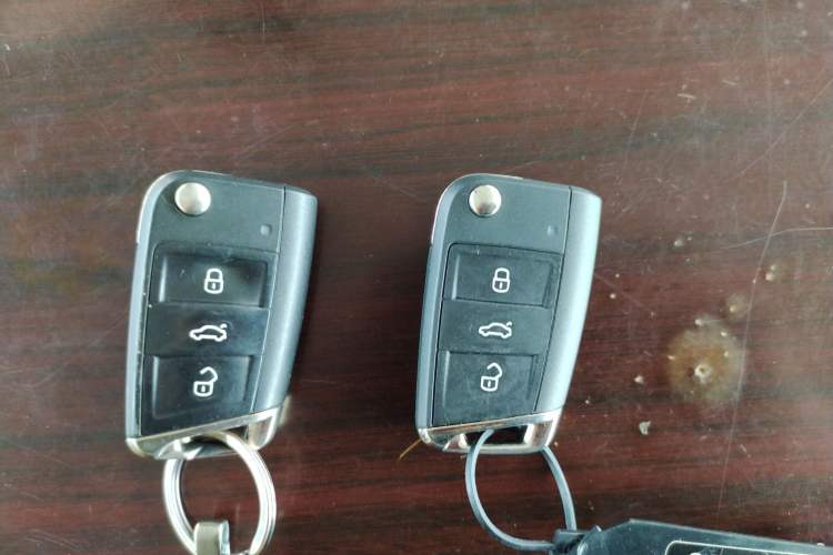 Used Volkswagen Tiguan L 2020 330TSI Automatic Two-Wheel Drive R-Line Flagship Version China VI Standard Vehicle Key