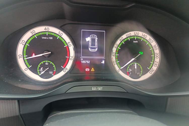 Used Skoda Kodiaq 2018 Facelifted TSI330 5-Seater Two-Wheel-Drive Comfort Edition Odometer Close Up