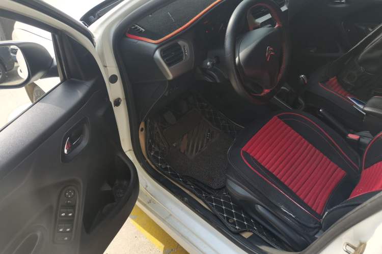 Used Citroen Elysee 2015 Zhishang Edition 1.6L Manual Fashion Model Driver Seat