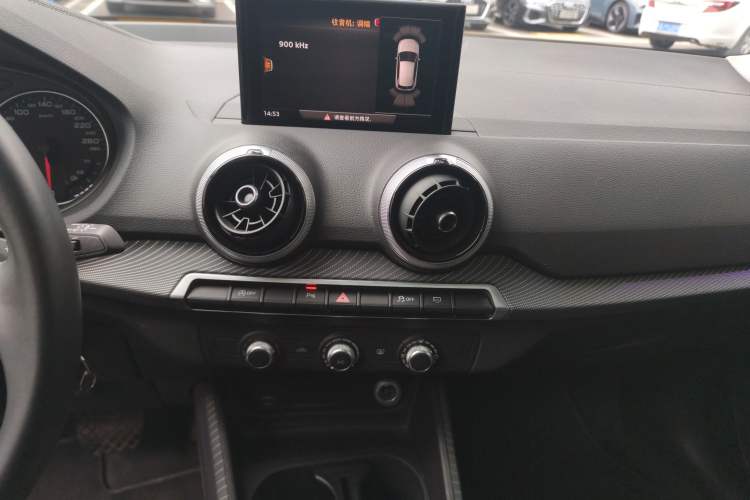 Used Audi Q2L 2023 35TFSI Advanced Elegant Model Audio And AC Panel