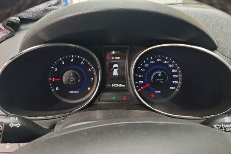 Used Hyundai Santa Fe 2013 2.4L Automatic Two-Wheel Drive Smart Version