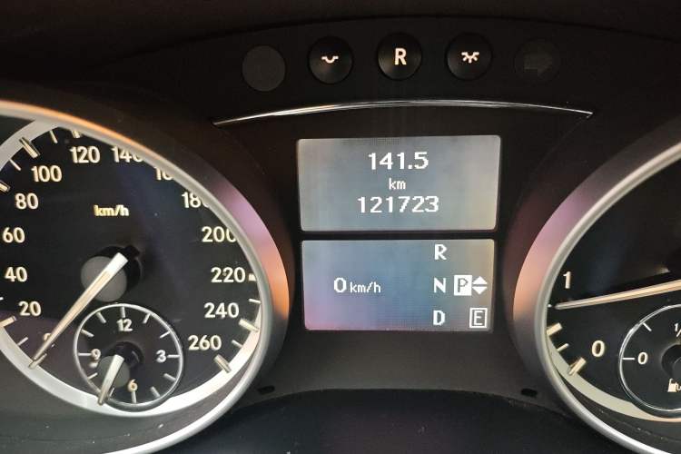 Used Mercedes-Benz R-Class 2017 R 400 4MATIC Exclusive Edition
