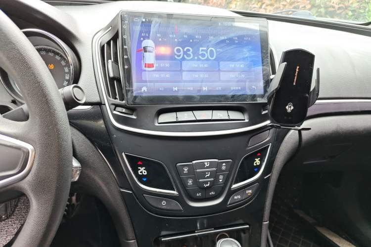 Used Buick Regal 2015 1.6T Leading Technology Model Audio And AC Panel