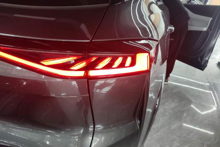 Used Changan UNI-Z New Energy 2024 Blue Whale Smart Electric iDD 125km Beyond Edition