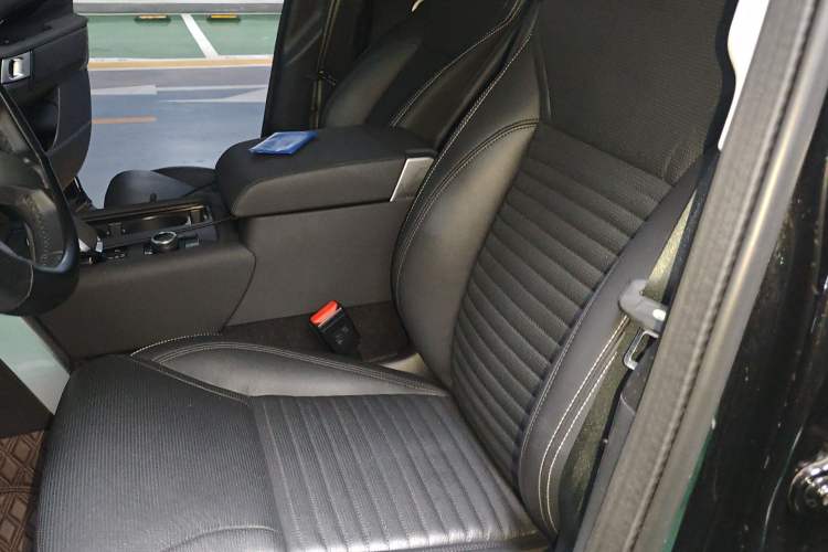 Used Land Rover Discovery 2024 360 PS S Left Front Seat