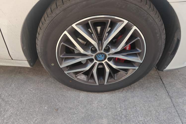 Used BYD Qin Pro New Energy 2018 EV500 Developer Edition Professional Model Right Front Wheel Hub