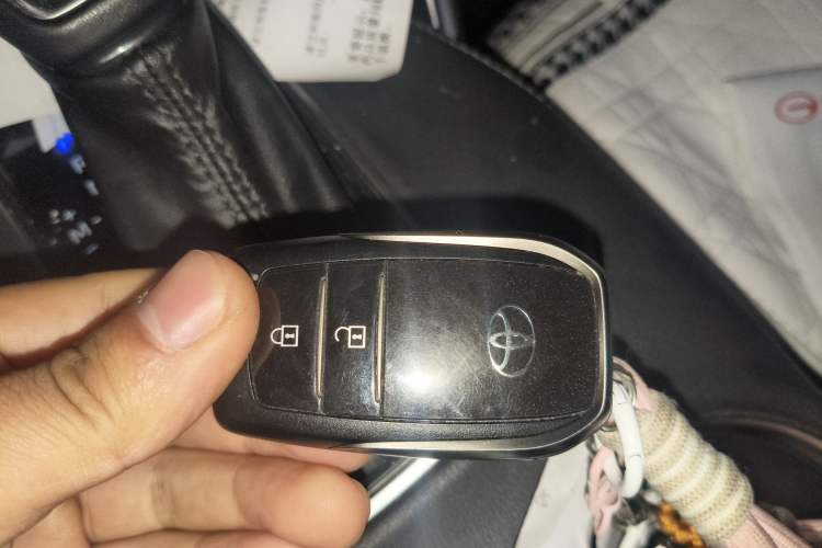 Used Toyota Venza 2023 2.0L CVT Two-Wheel Drive Luxury Edition Vehicle Key