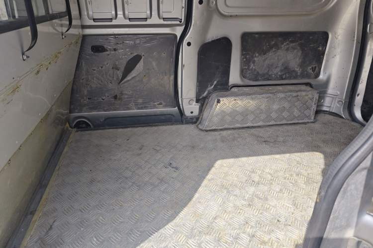 Used Wuling Hongguang V 2022 1.5L Jingqu Edition Enclosed-Window Vehicle with Electric Power Steering LAR