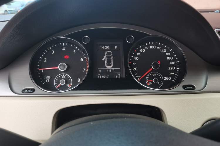 Used Volkswagen Magotan 2013 1.8TSI Luxury Model Odometer Close Up