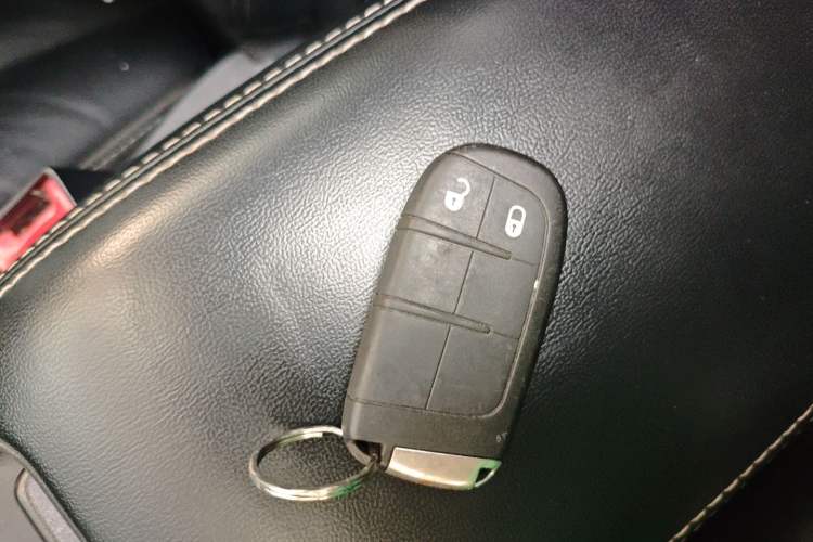 Used Dodge Journey 2013 2.4L Two-Wheel Drive Luxury Version Vehicle Key