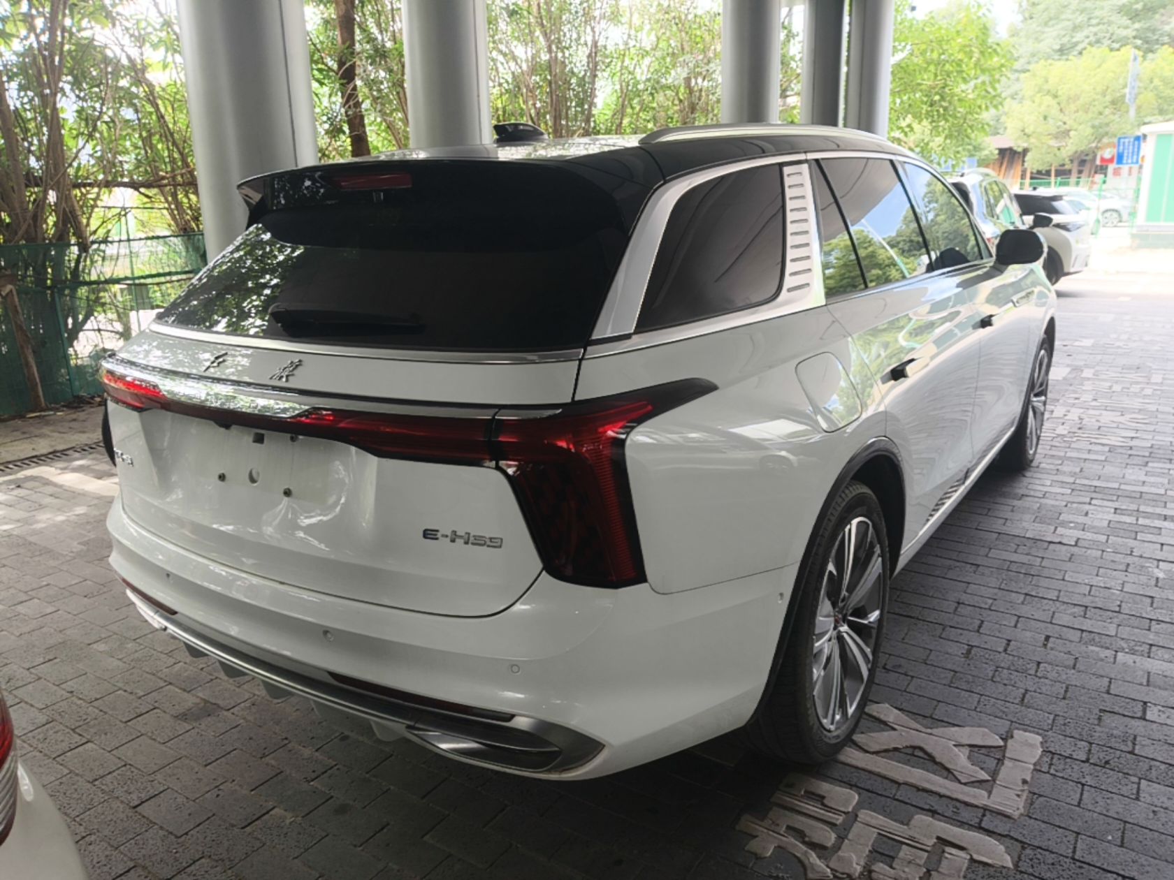 Hongqi E-HS9 2022 660 km Range Flagway Edition Six Seats — снимка 6