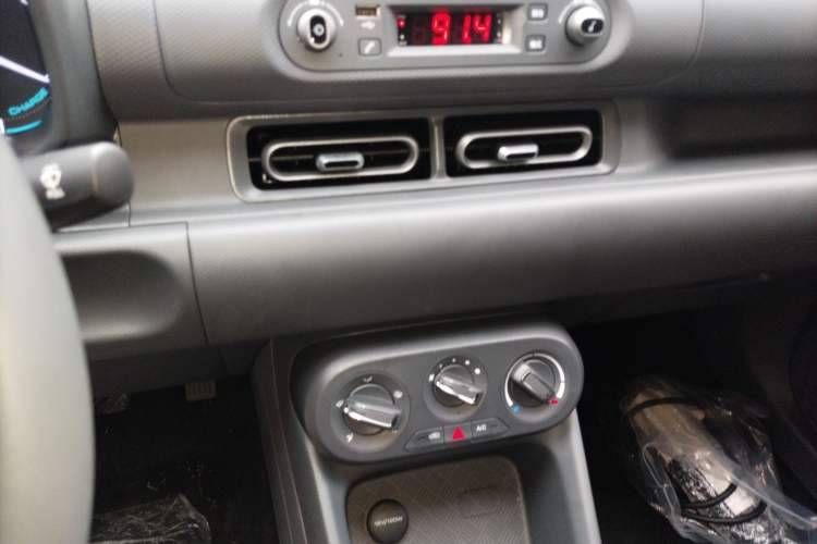 Used Wuling Hongguang New Energy 2024 All-Electric Model 300KM Practical Version
