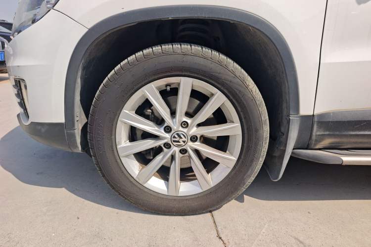 Used Volkswagen Tiguan 2015 1.8TSI Automatic Two-Wheel Drive Comfort Edition Left Front Wheel Hub