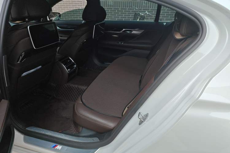 Used BMW 7 Series 2018 730Li Leading Model M Sport Package Left Rear Seat