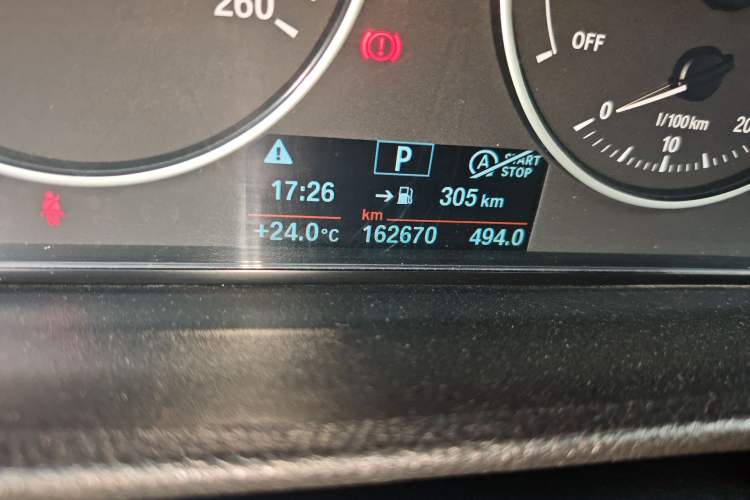 Used BMW 3 Series 2017 320Li Fashion Model Odometer Close Up