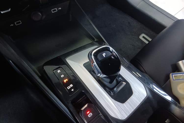 Used MG 5 2022 300TGI DCT Chao Yue Luxury Edition