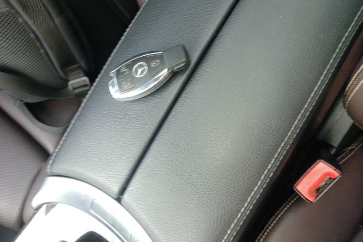 Used Mercedes-Benz GLC 2017 GLC 260 4MATIC Luxury Model Interior 1