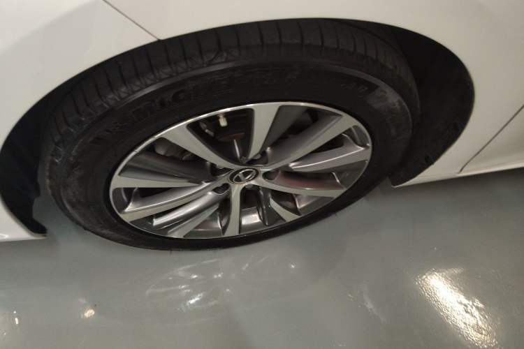 Used Lexus ES 2020 300h Premier Edition
