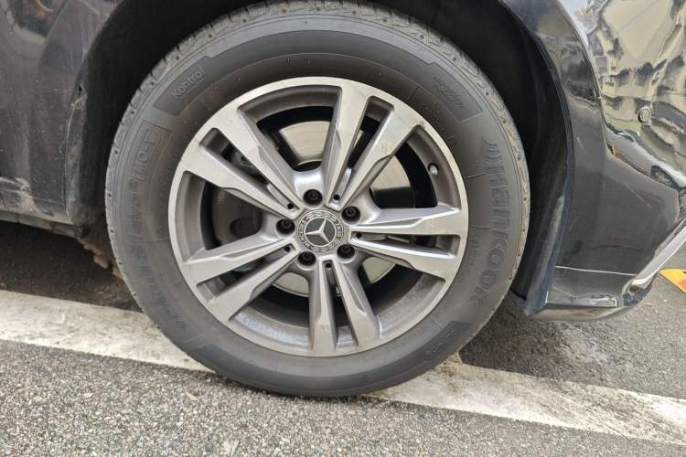 Used Mercedes-Benz Vito 2020 2.0T Elite Version 7 Seats Right Front Wheel Hub