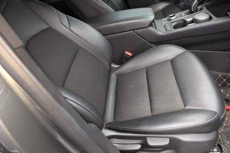 Used Cadillac XT4 2018 28T Two-Wheel Drive Tech Version