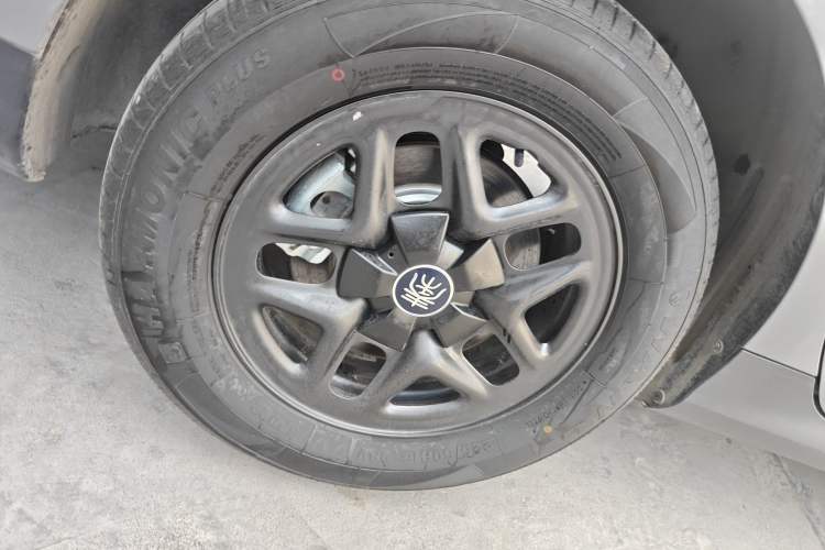 Used BYD Qin PLUS 2025 DM-i Smart Drive 55KM Leading Model Right Rear Wheel Hub