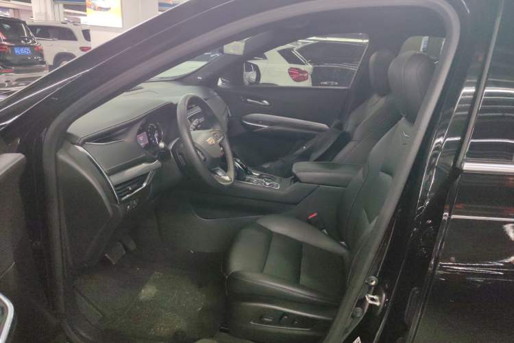 Used Cadillac XT4 2023 28T Two-Wheel-Drive Luxury Version