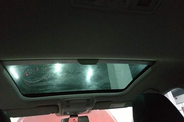 Used Volkswagen Golf 2015 1.4TSI Automatic Comfort Model Headliner